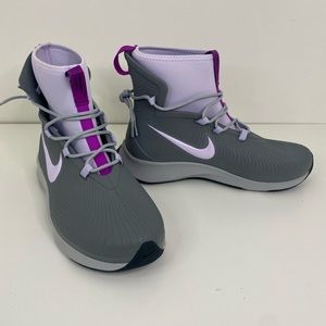 Woman Nike Binzie boots, Size 7.5